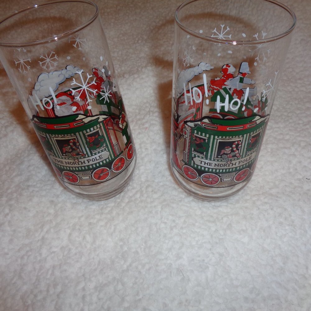 The North Pole Coca-Cola Christmas Vintage Drinking Glasses (set of 2) - Picture 4 of 6
